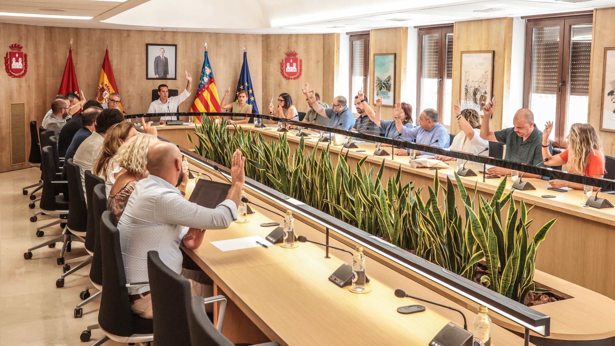 Todos los grupos municipales han apoyado este acuerdo que garantiza la prestación del servicio hasta que finalice la licitación y adjudicación de un nuevo contrato