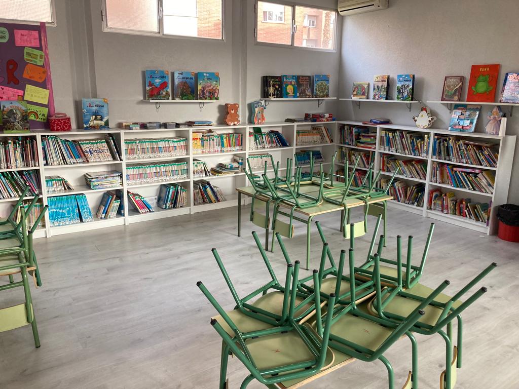 Esta es la biblioteca de Infantil del CEIP Mariano Aroca de Murcia donde se planea acoger a alumnos del desdoble del Aula Abierta