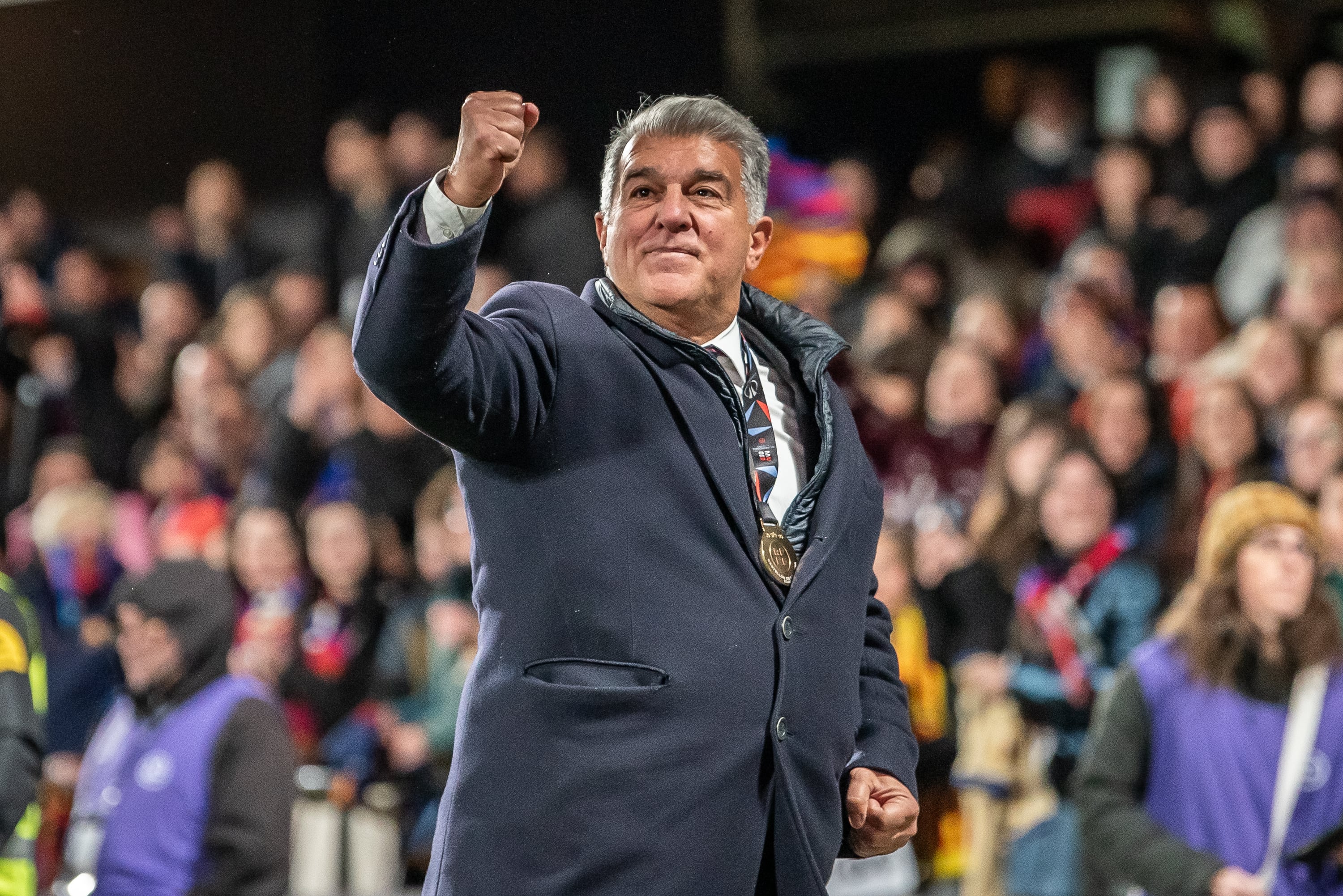 Joan Laporta celebra la Supercopa femenina conseguida por el FC Barcelona