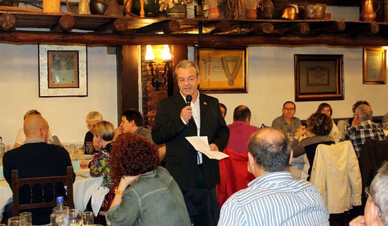 Albert Ribot durant una trobada amb els paradistes.