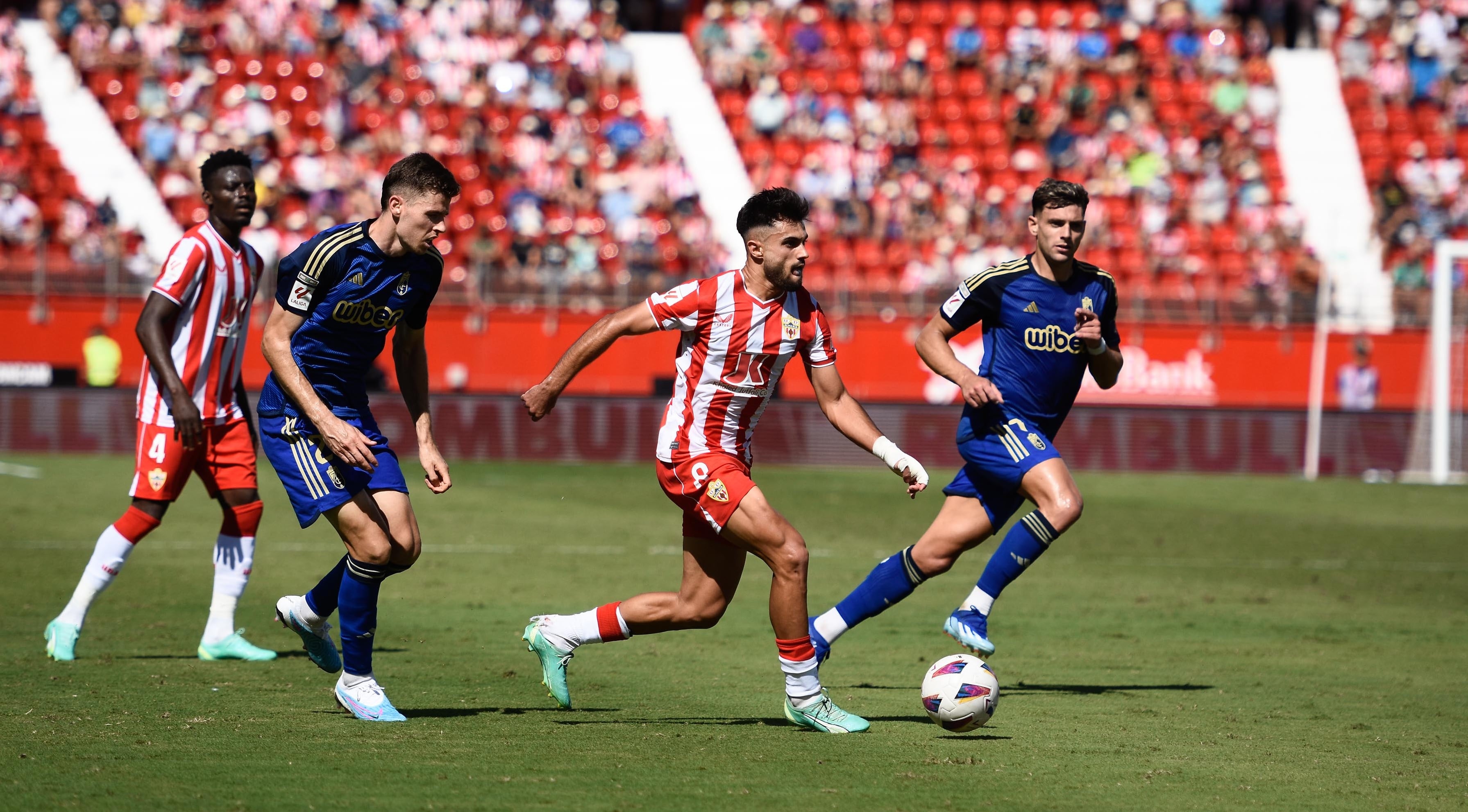 El centrocampista Arnau Puigmal podría volver a Segunda División, donde tiene buen cartel, en forma de cesión.