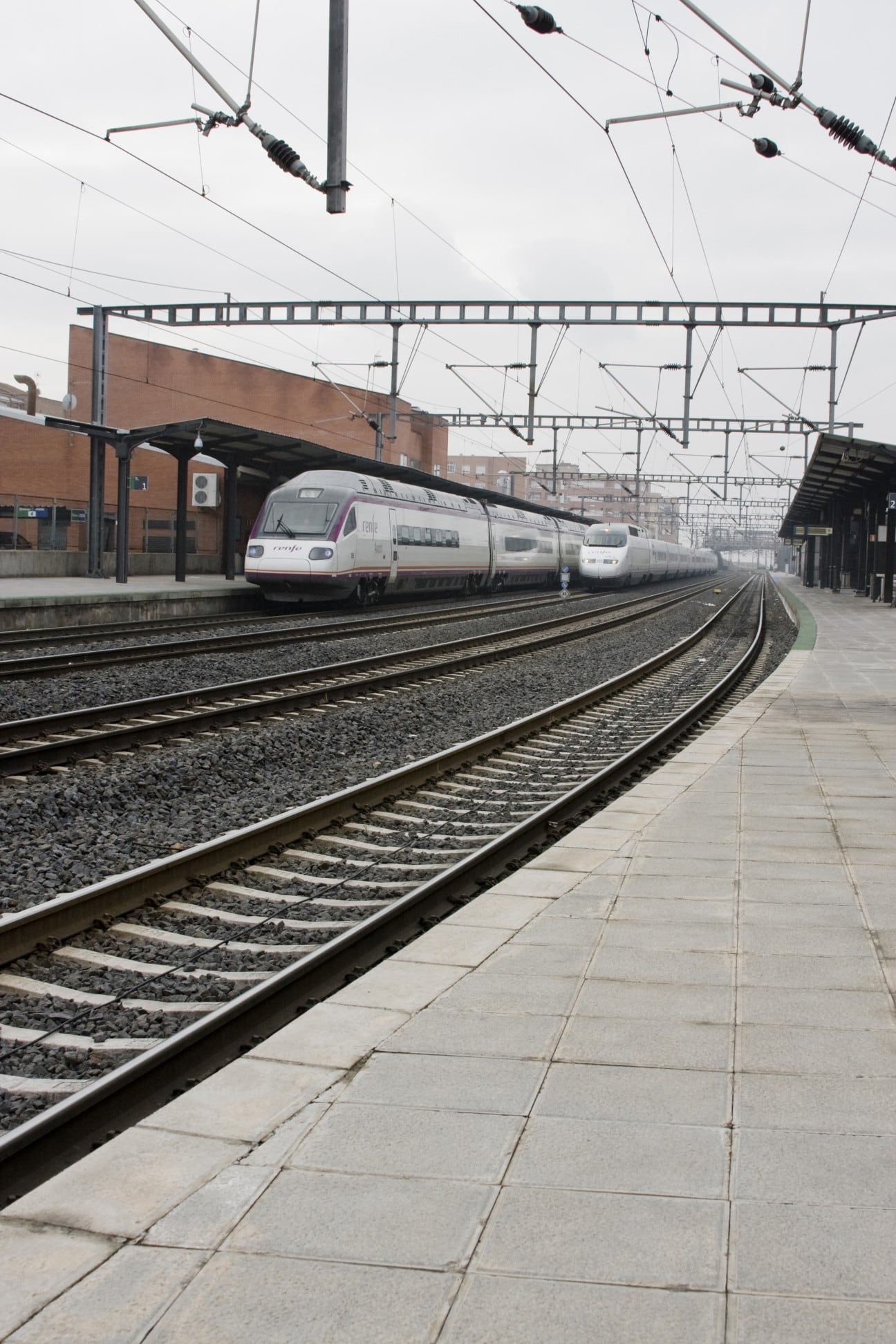 AVE en un recorrido a su paso por la estación de Puertollano