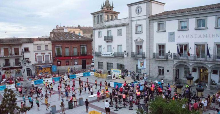 Festival Nocturno de Baile Activo y Ciclo en Sala en la Plaza del Pueblo de Colmenar Viejo