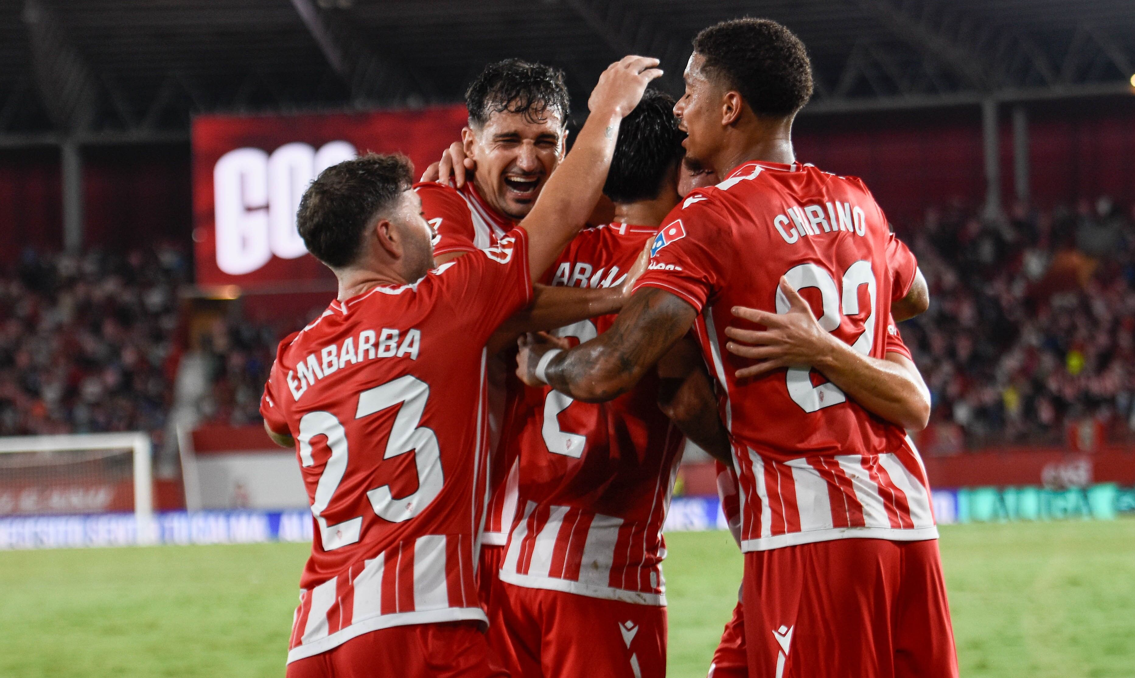 Un lateral de Primera con el Almería en Segunda División.