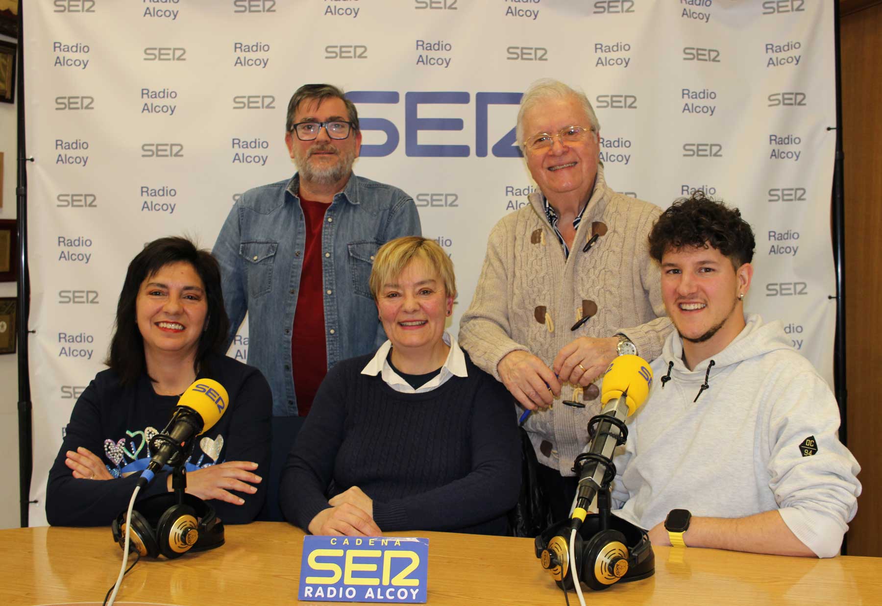 Componentes de la escuadra especial de la Filà Andaluces que ostenta el cargo de alférez cristiano con Paco Aznar