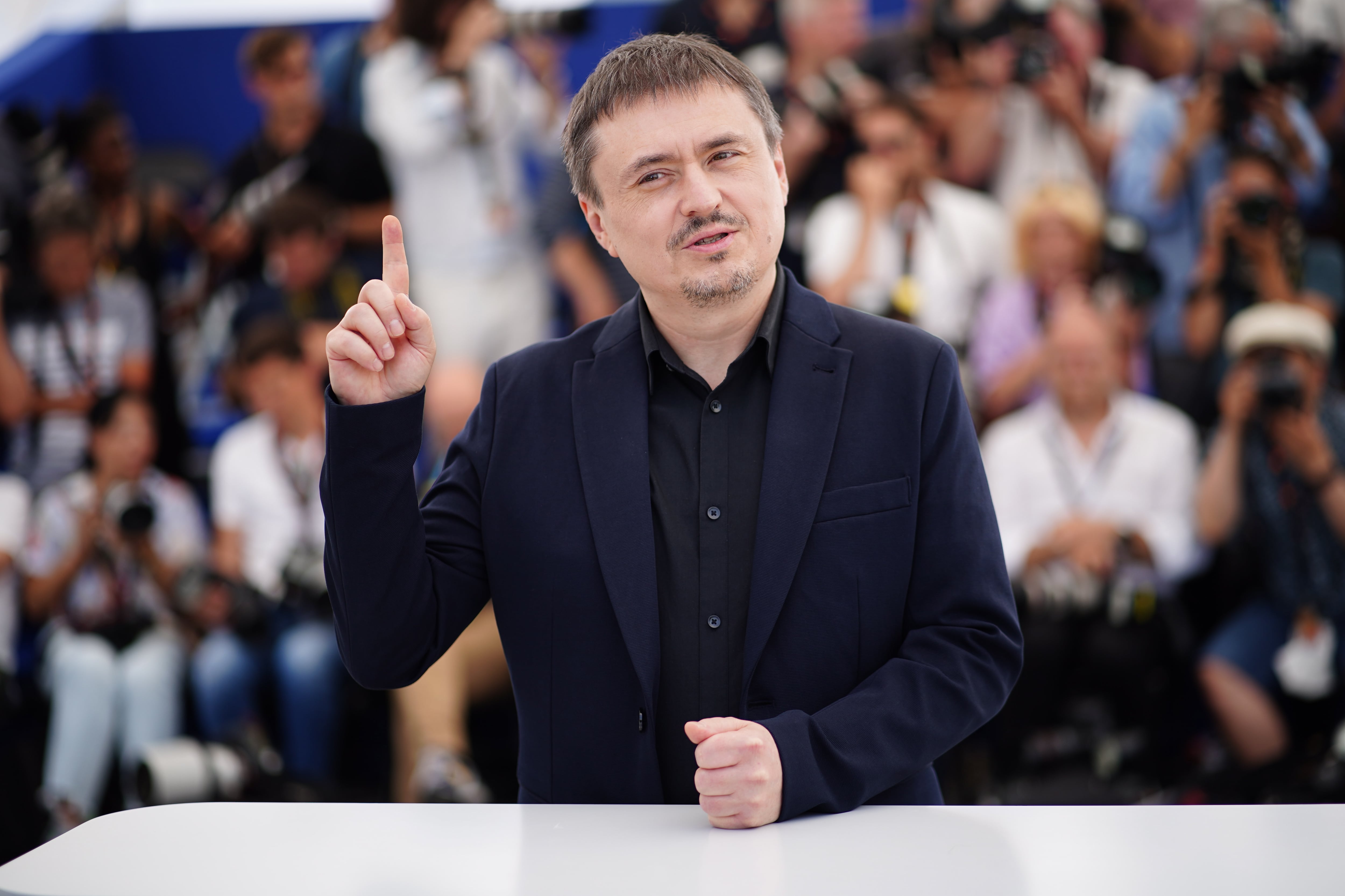 Cannes (France), 22/05/2022.- Romanian film director Cristian Mungiu attends the photocall for &#039;R.M.N&#039; during the 75th annual Cannes Film Festival, in Cannes, France, 22 May 2022. (Cine, Francia, Rumanía) EFE/EPA/Clemens Bilan
