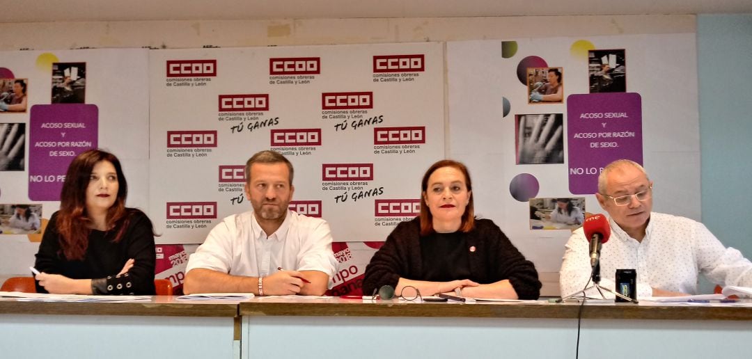 Dirigentes de la Federación de Enseñanza de Comisiones Obreras en la presentación de las conclusiones sobre las jornadas de la Escuela Rural del siglo XXI