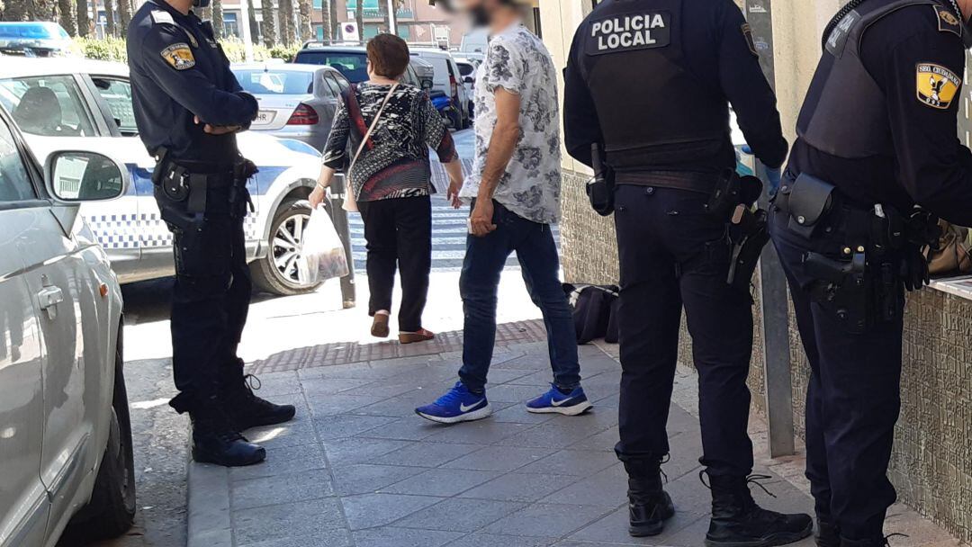 Agentes de la Policía Local en el momento del suceso