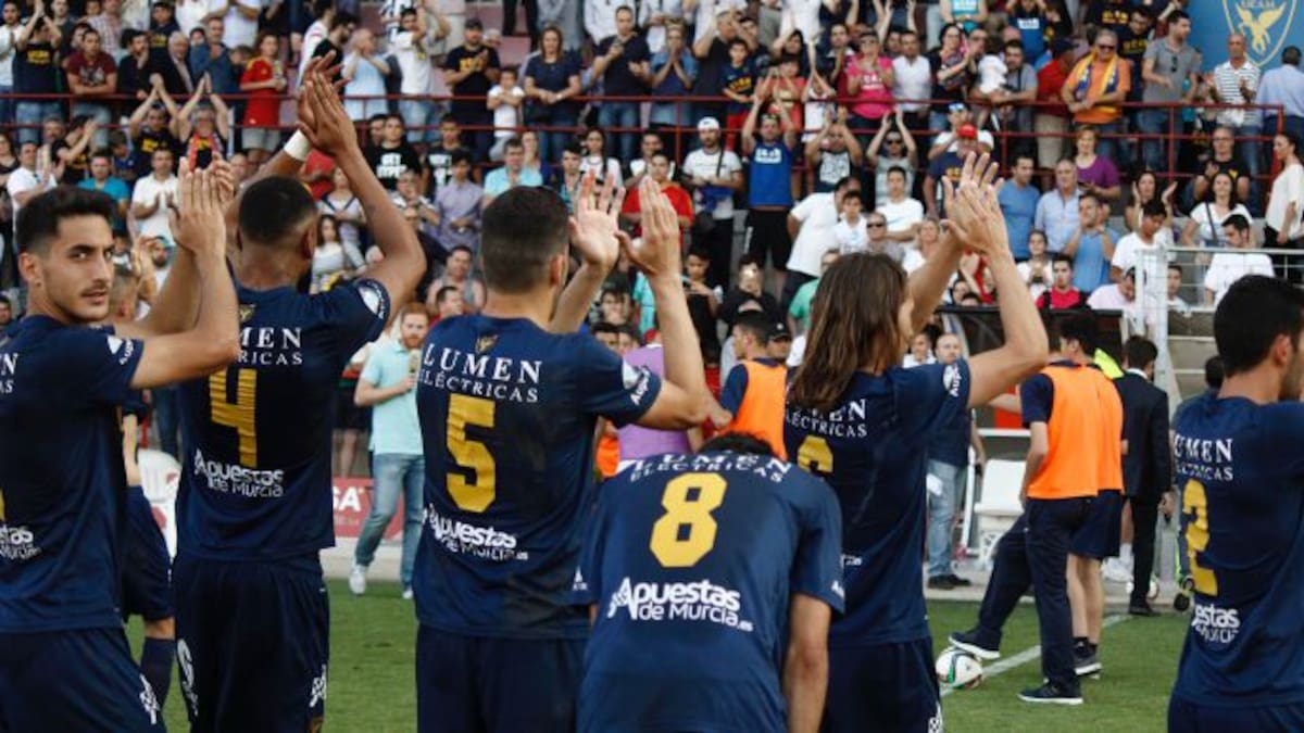El UCAM Murcia CF llegará a Madrid ante el Castilla con 300 incondicionales