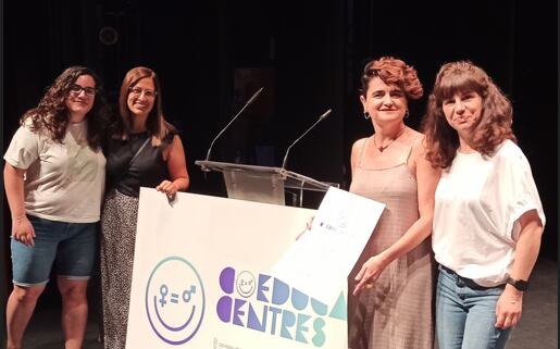 Les docents de l'IES L'Estació van recollir el document que els acredita com Centre Coeduca