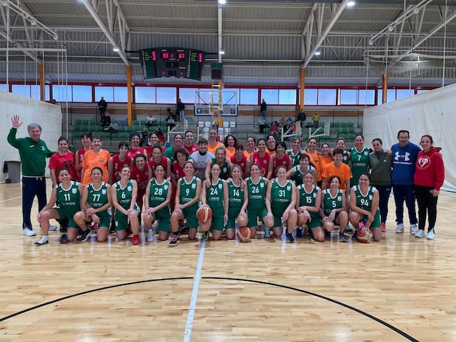 Foto de familia de los equipos participantes en el torneo