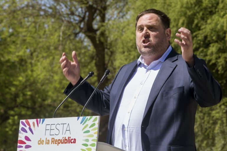 El vicepresidente del Govern, Oriol Junqueras, durante su intervención hoy en la &quot;Fiesta de la República&quot; organizada hoy por ERC en el Parque de la Ciutadella de Barcelona