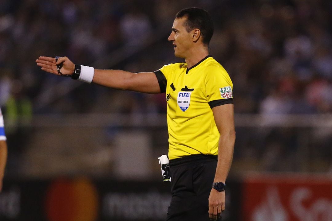 El colegiado Wilmar Roldan, durante la Copa Libertadores 2019