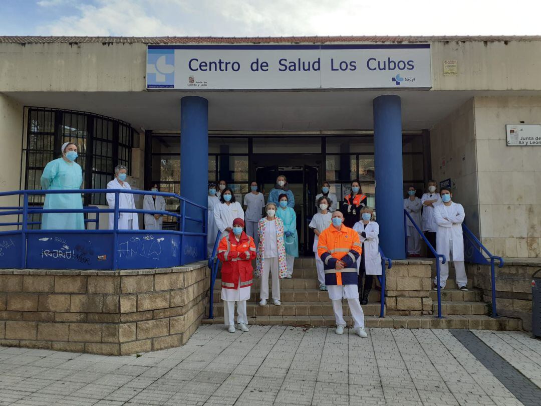 Imagen de una de las protestas de sanitarios en el Centro de Salud Los Cubos