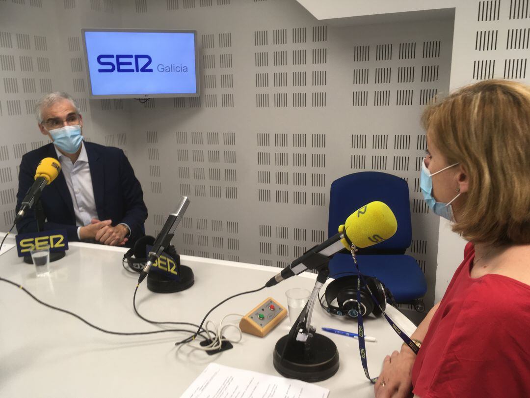 El vicepresidente económico de la Xunta, Francisco Conde, en los estudios de Radio Galicia.