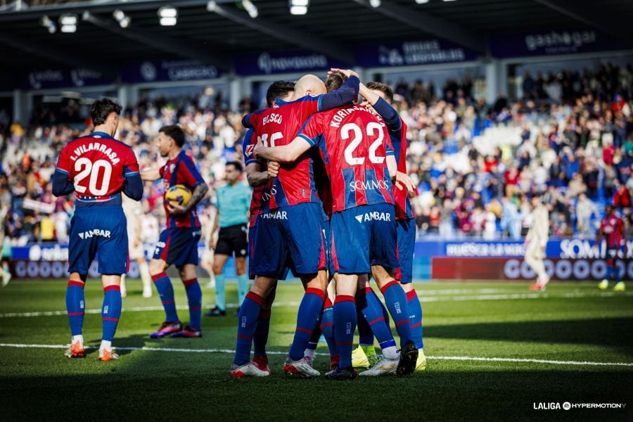 El Huesca sigue disfrutando de su buen momento con otra victoria en El Alcoraz