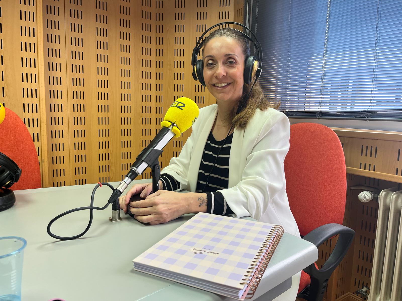 Natalia Barrios en los estudios de SER Cáceres