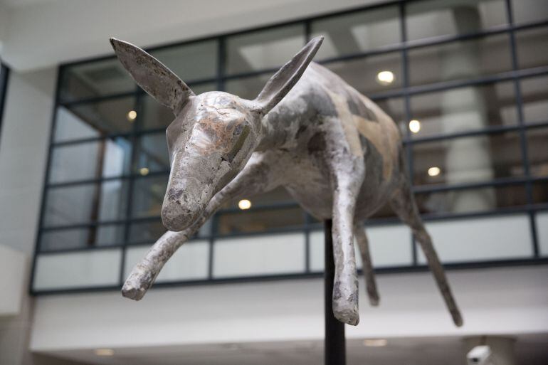 Escultura Cérvola ferida a la Universitat Jaume I