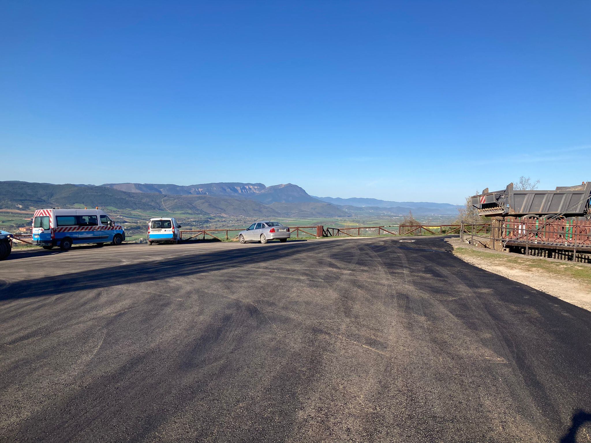 Carretera ya reasfaltada junto al Fuerte de Rapitán