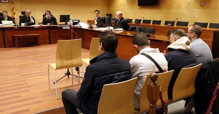 Els 4 acusats ahir durant el judici.