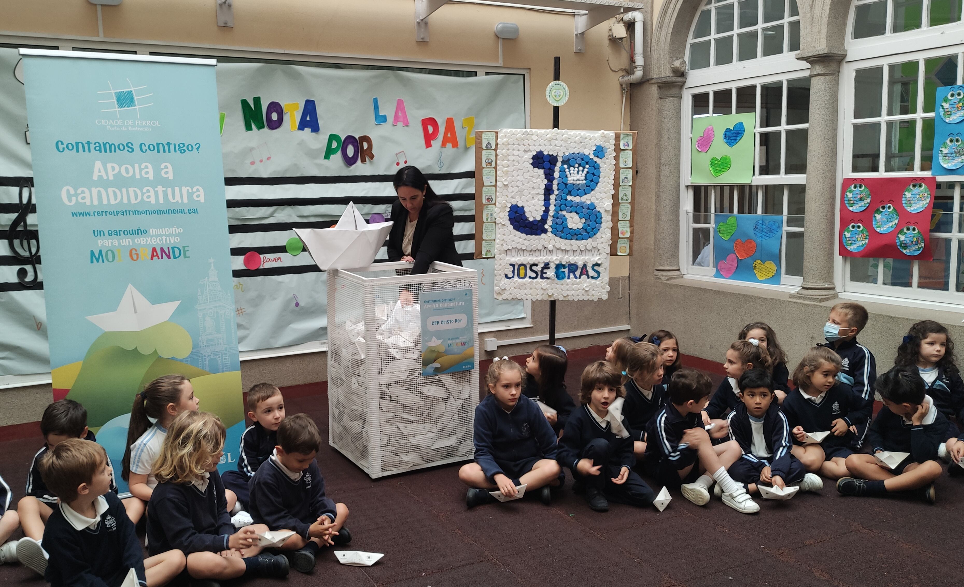 Eva Martínez Montero visitó el colegio Cristo Rey, uno de los participantes