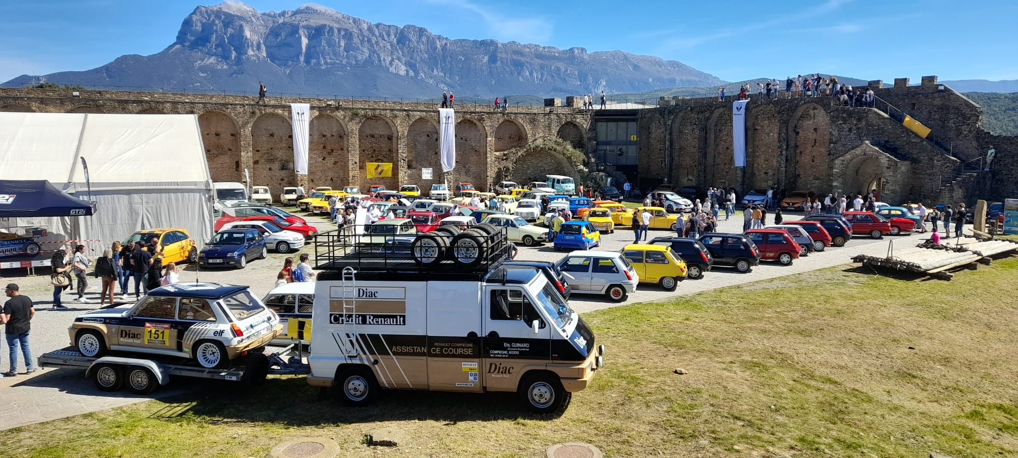 Encuentro Renault en el Castillo de Aínsa en 2024