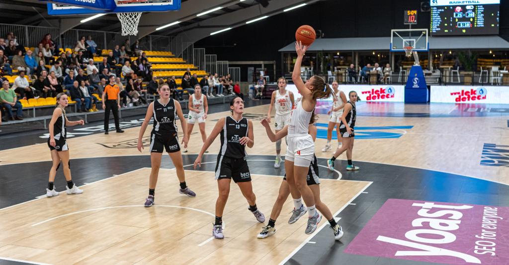 El club anuncia el fichaje de  Janka Mihalik