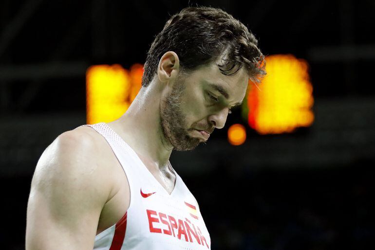 Pau Gasol, tras fallar un lanzamiento en la derrota de España ante Brasil 