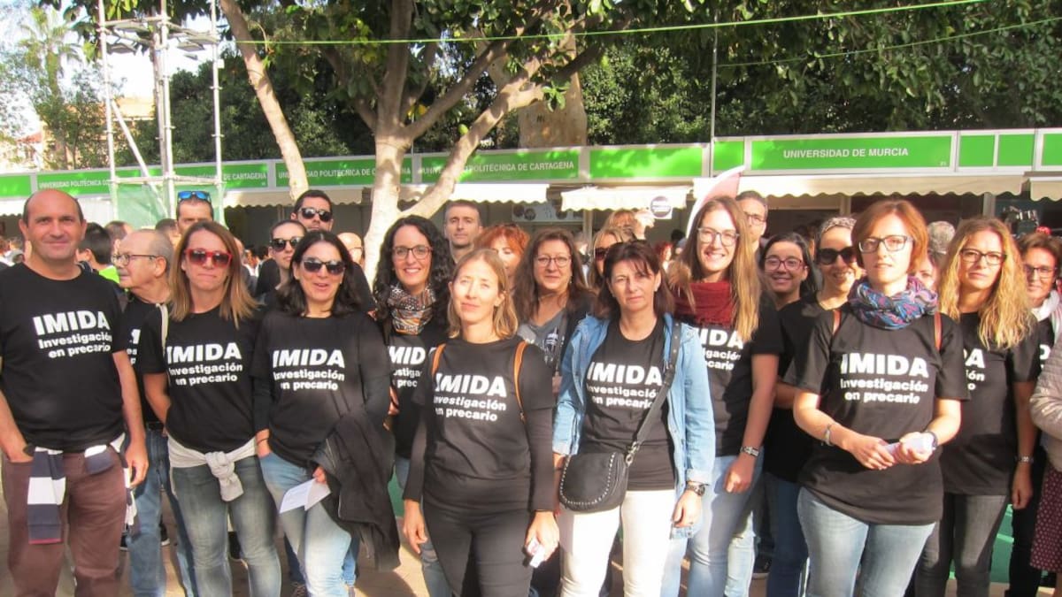 Empleados del IMIDA protestan en la Semana de la Ciencia para exigir el aumento de plantilla