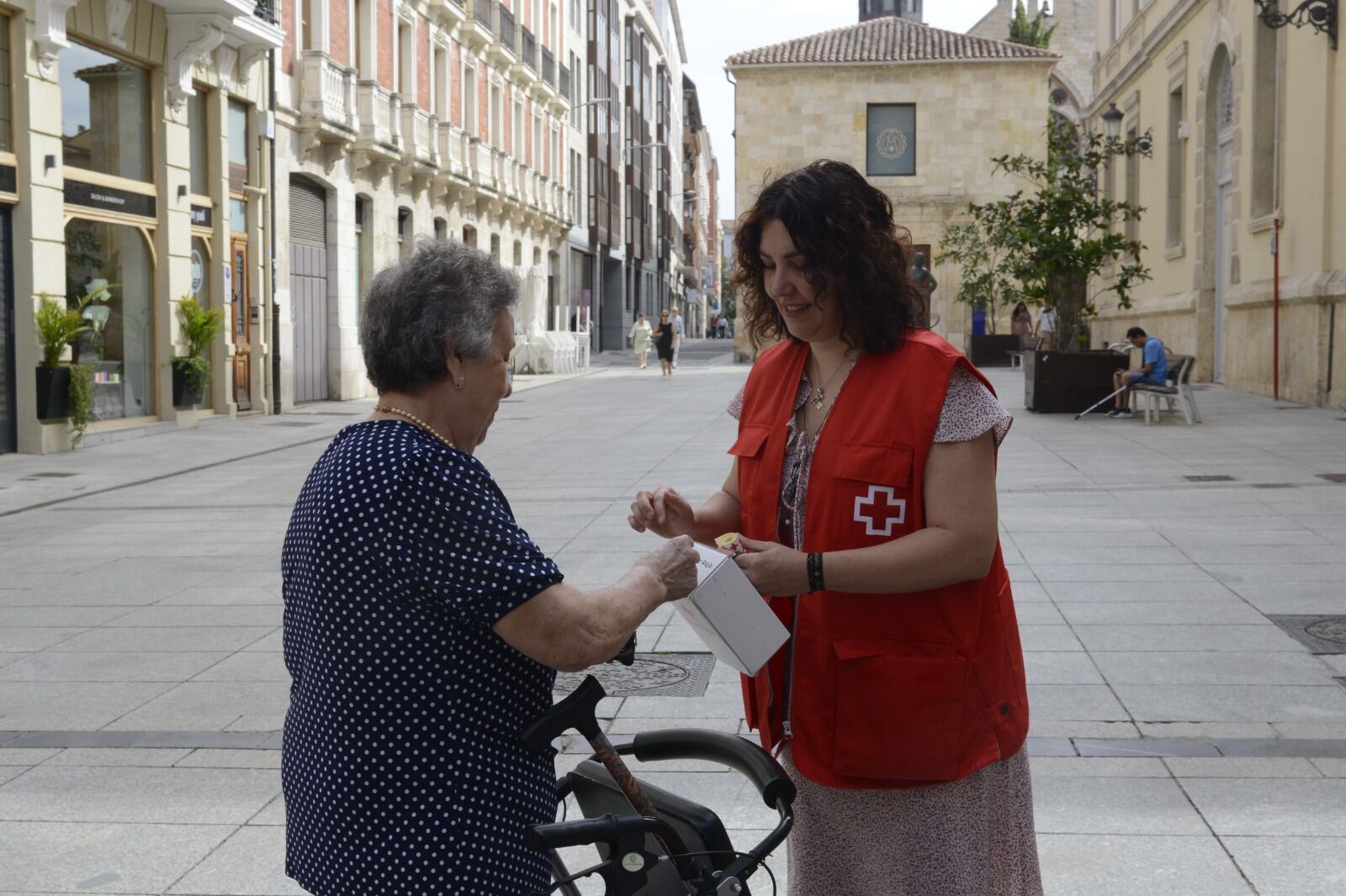 Cruz Roja en Palencia recauda más de 3.600 euros en el Día de la Banderita