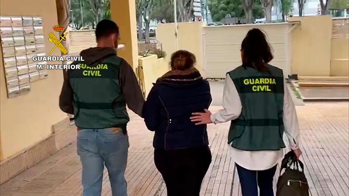 La Guardia Civil detiene a los supuestos empleados de una falsa tienda de sofás online