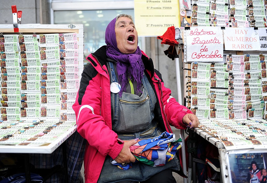 Una vendedora de Lotería de Navidad en Madrid.