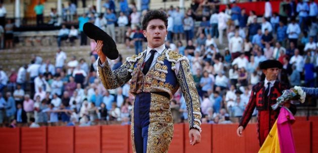 Rafael Gonzaléz dando la vuelta al ruedo tras su actuación ante el cuarto