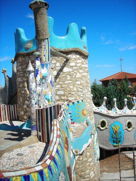 Detalle del El Capricho de Cotrina, en los Santos de Maimona