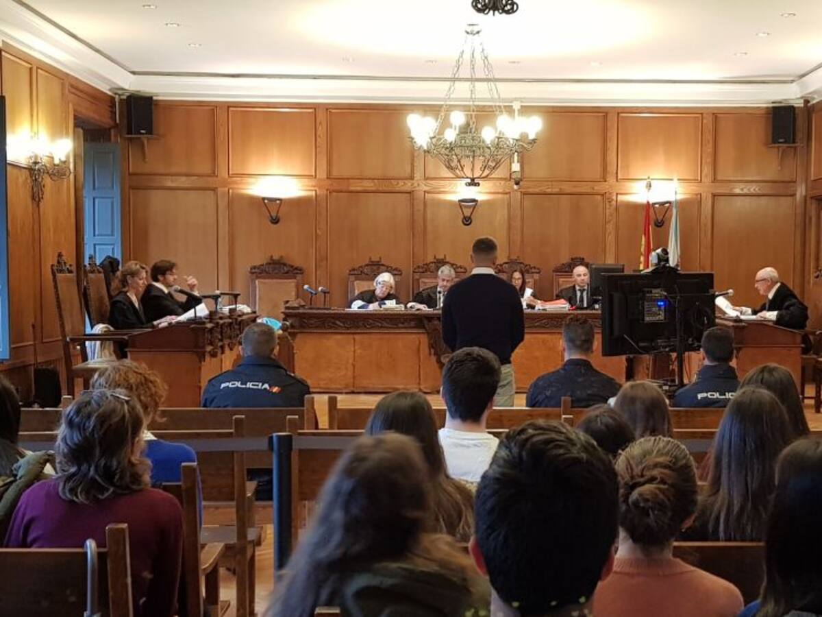 Las víctimas se ausentan en su declaración y los acusados niegan los hechos