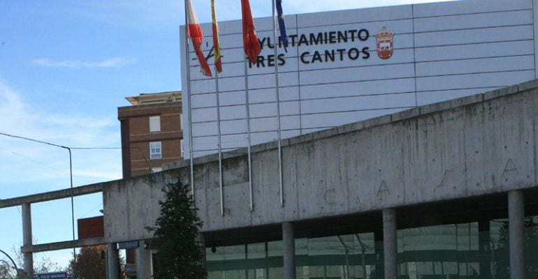 Fachada del edificio del ayuntamiento de Tres Cantos