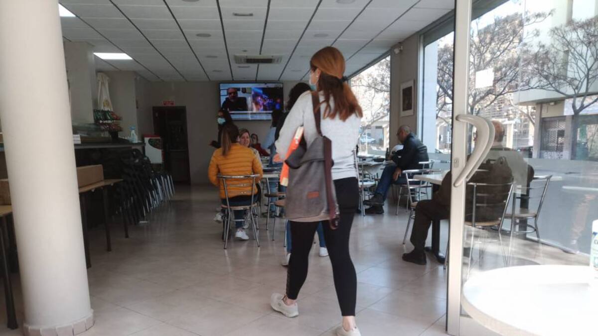 Bares y restaurantes, resignados cierran este viernes el interior de los locales