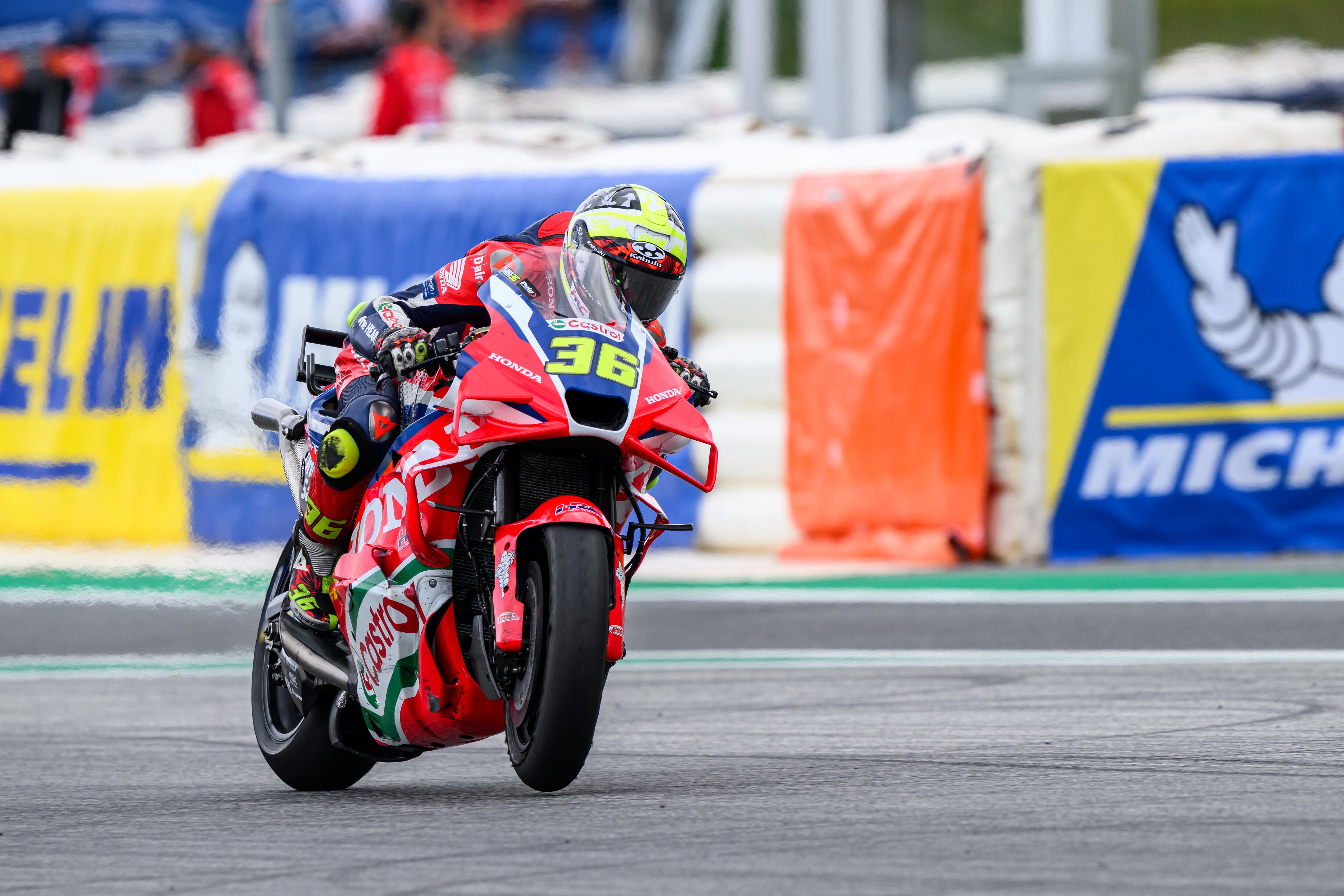 SPIELBERG (Austria), 17/08/2025.- Honda HRC Castrol Team Rider Joan Mir of Spain during the MotoGP of Austria at the Red Bull Ring in Spielberg, Austria, 17th August 2025. (Motociclismo, España) EFE/EPA/MAX SLOVENCIK
