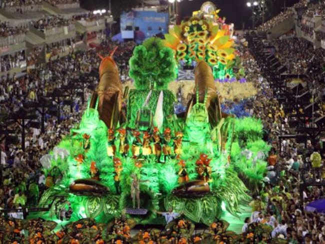 Carroza desfilando en el Carnaval de Río de Janeiro