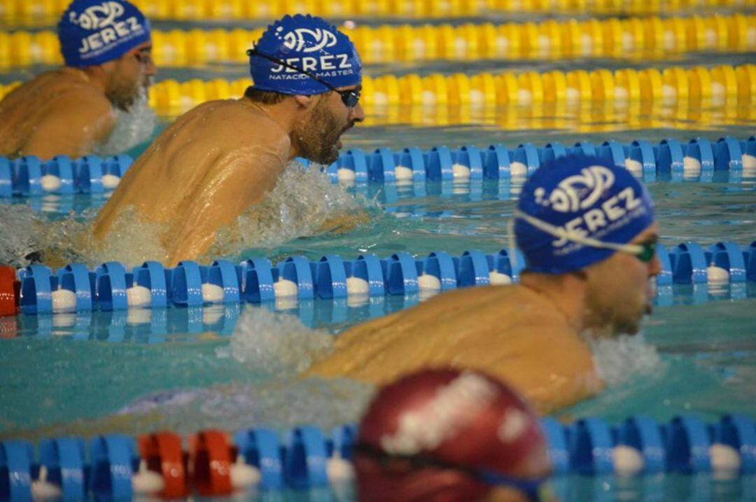 Gran actuación en Badajoz del Jerez Natación Máster