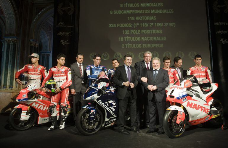 El expresidente de la Diputación, Alfonso Rus, junto con miembros del Aspar Team