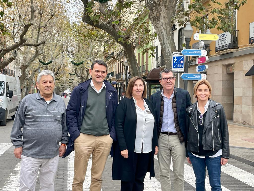 Pepa Font y Manuel Pérez Fenoll, con José Antonio Cristóbal, Eva Catalá y José Romero.
