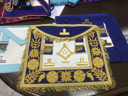 Mandiles masones de la Gran Logia Española