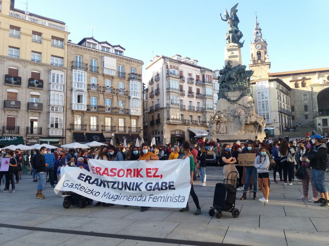 Concentración en Vitoria por la presunta agresión sexual a una menor