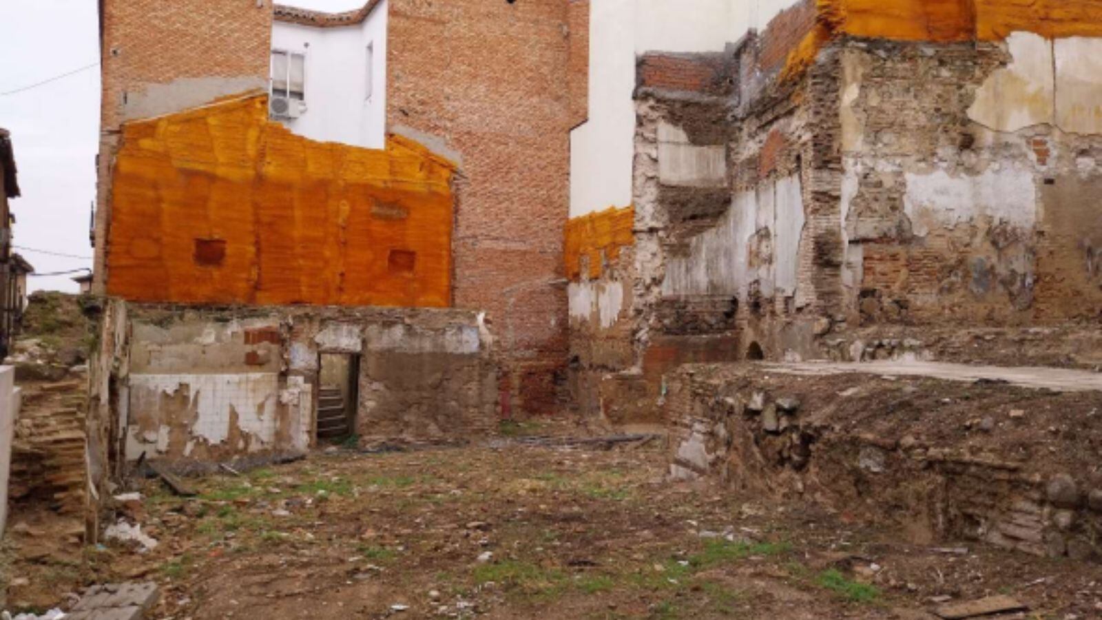 Estado del solar en donde se acometerá el proyecto, que promueve la Iglesia de Santo Tomé