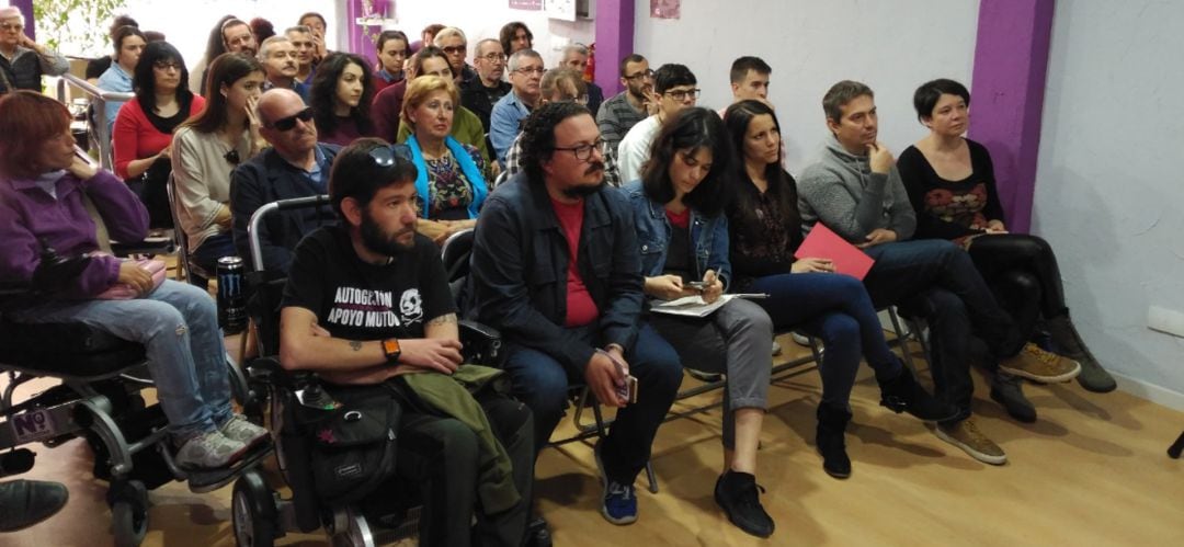 Isabel Serra y Alba Leo, en el centro de la primera fila