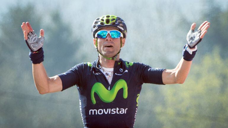 Alejandro Valverde celebra su tercera Flecha Valona