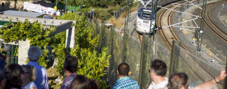 Familiares y amigos de las víctimas del accidente del tren Alvia 