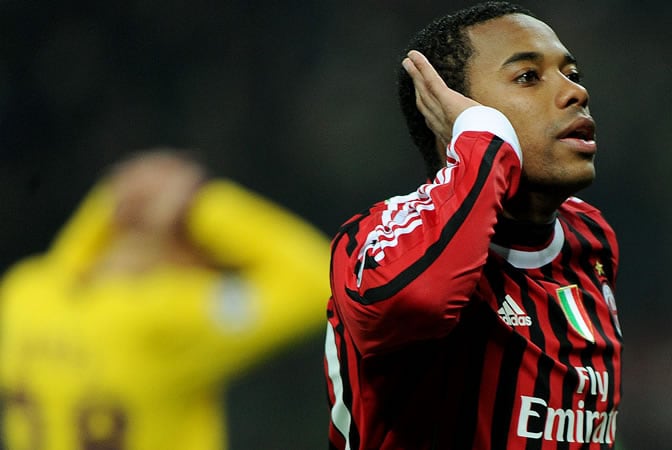 Robinho celebra su segundo gol ante el Arsenal en San Siro