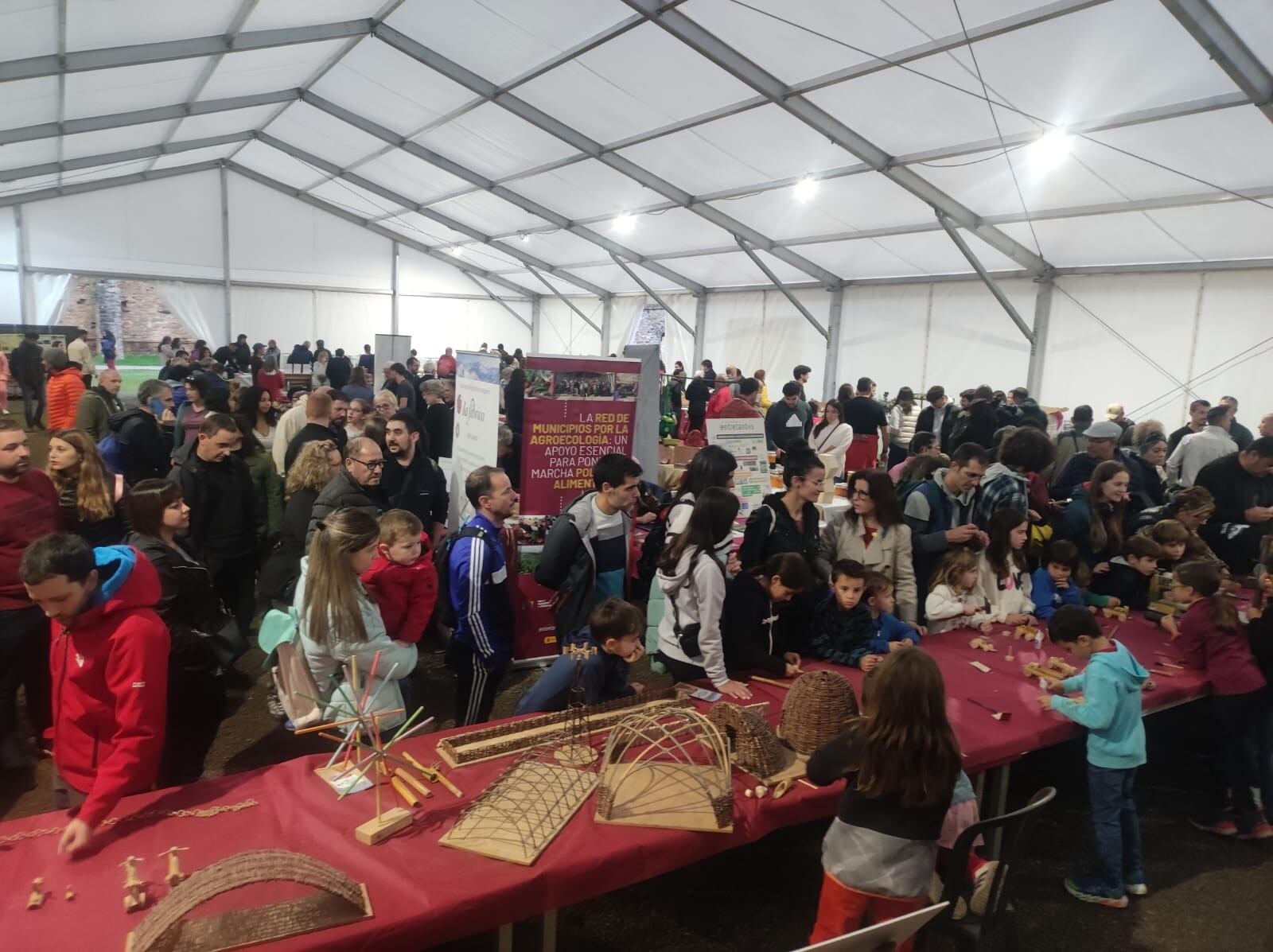 La feria reunió a 3.500 personas. Foto: Ayuntamiento de Aínsa